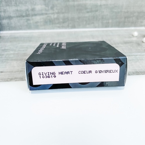 Mary Kay Giving Heart Blush - Picture 3 of 4